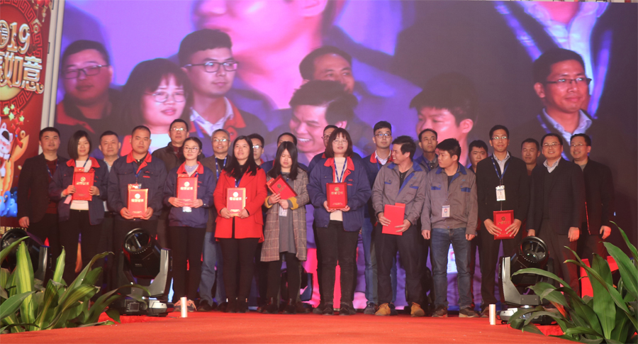 AC米兰光电2019年联欢晚会优秀员工-900px.jpg